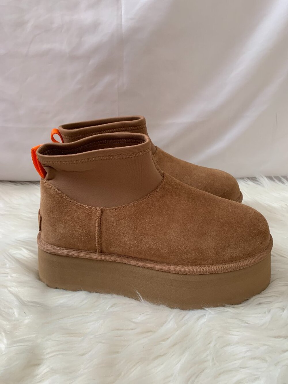 UGG Women's Classic Mini Dipper Platform Boot in Chestnut Sz 8